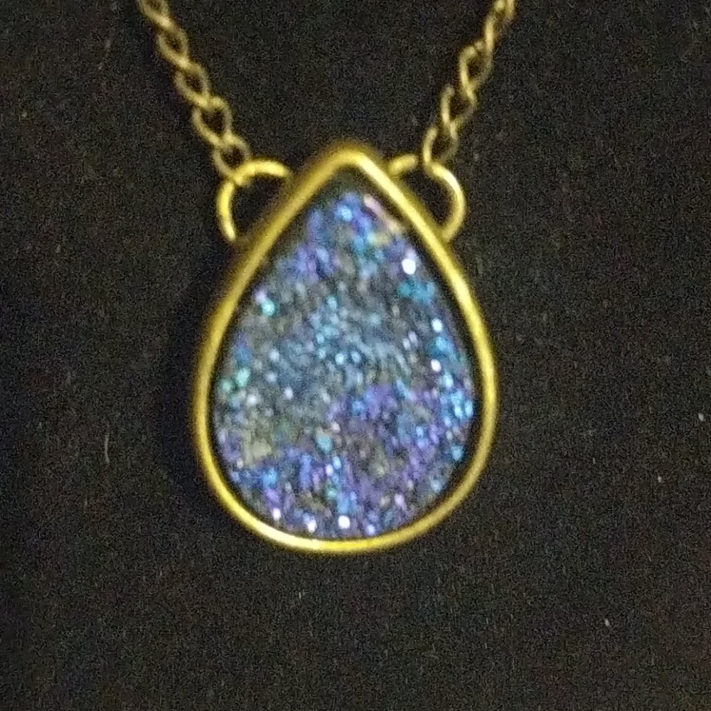 Unusual Glitter Resin piece 18 in bronzetone chain